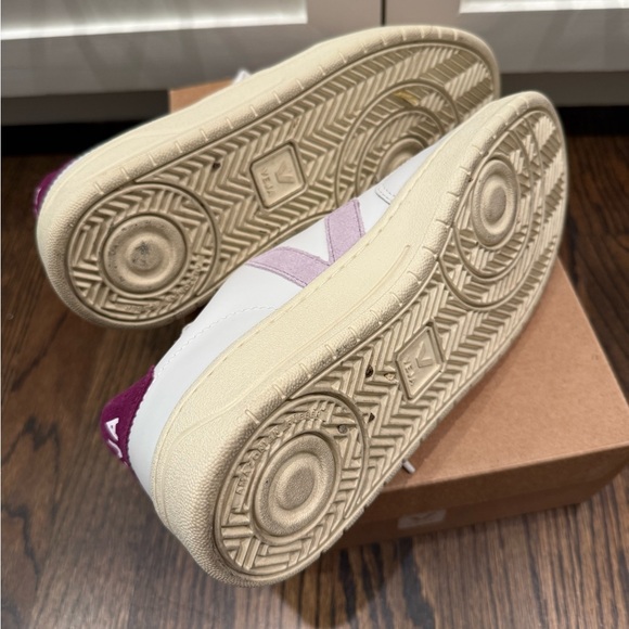 Veja Women's V-12 Sneakers - Picture 3 of 5